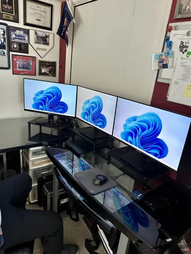 Custom triple monitor workstation build